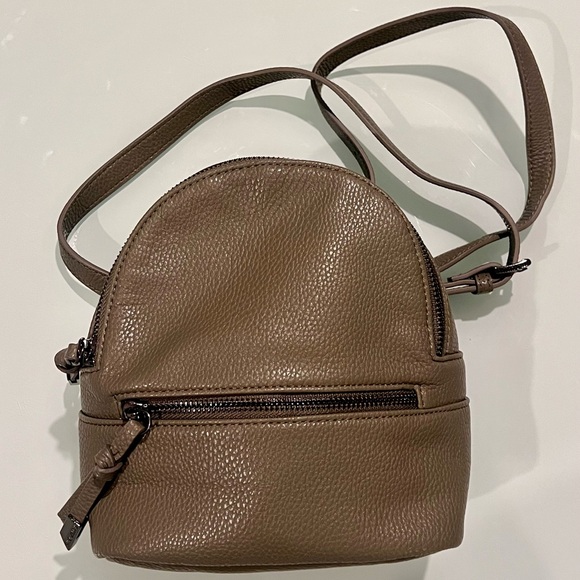 army green steve madden backpack - Picture 2 of 5